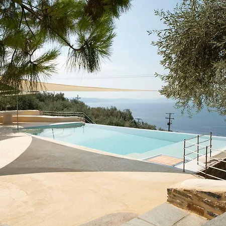2 Cypresses With Private Pools Villa *