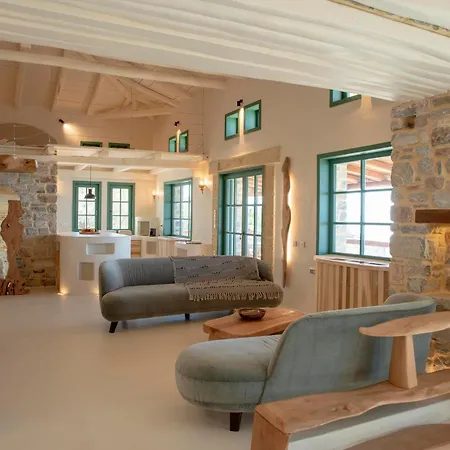 Villa 2 Cypresses With Private Pools