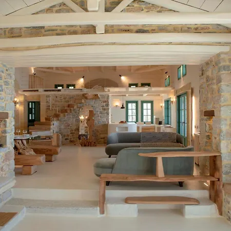 2 Cypresses With Private Pools Áno Gatzéa