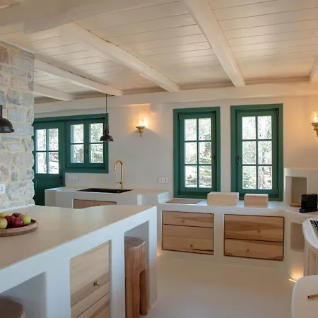 2 Cypresses With Private Pools Villa *